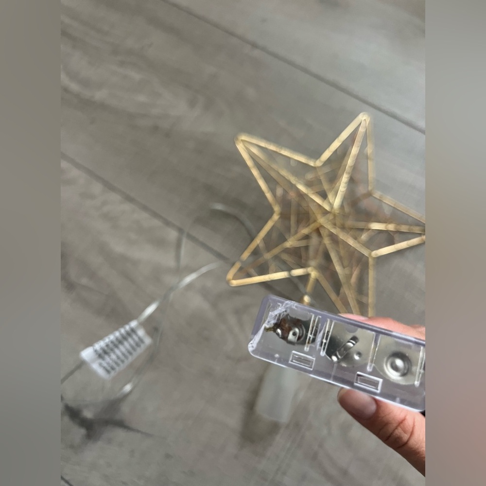 Lit Gold Wire Wrapped Star Tree Topper - Picture 4 of 4